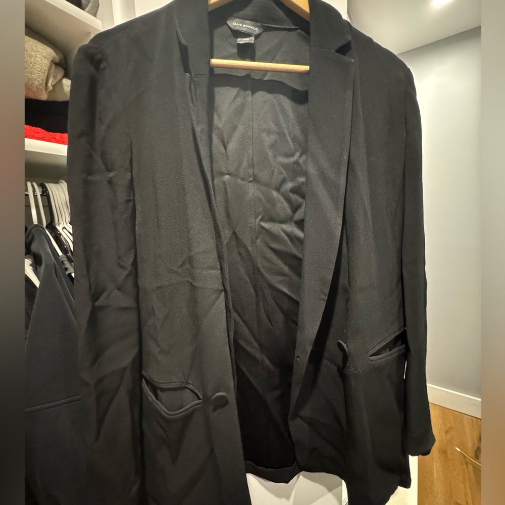 Club Monaco Black simple blazer. Runs true to size.